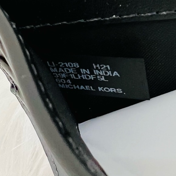 Michael Kors Hudson Men’s Slim Billfold Wallet - Picture 10 of 13